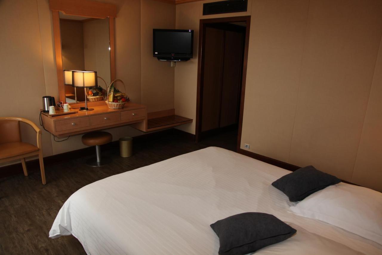 Amiraute Hotel Golf Deauville Touques Ngoại thất bức ảnh