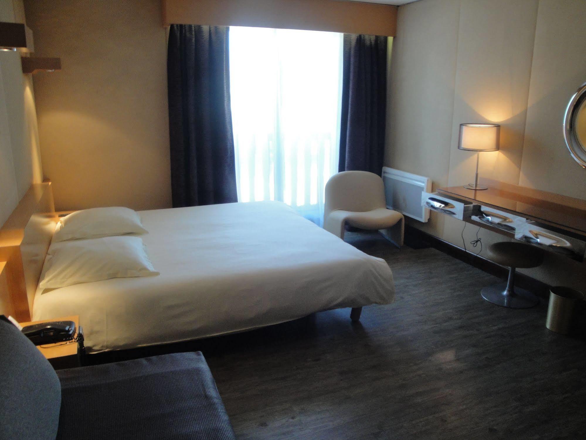 Amiraute Hotel Golf Deauville Touques Ngoại thất bức ảnh