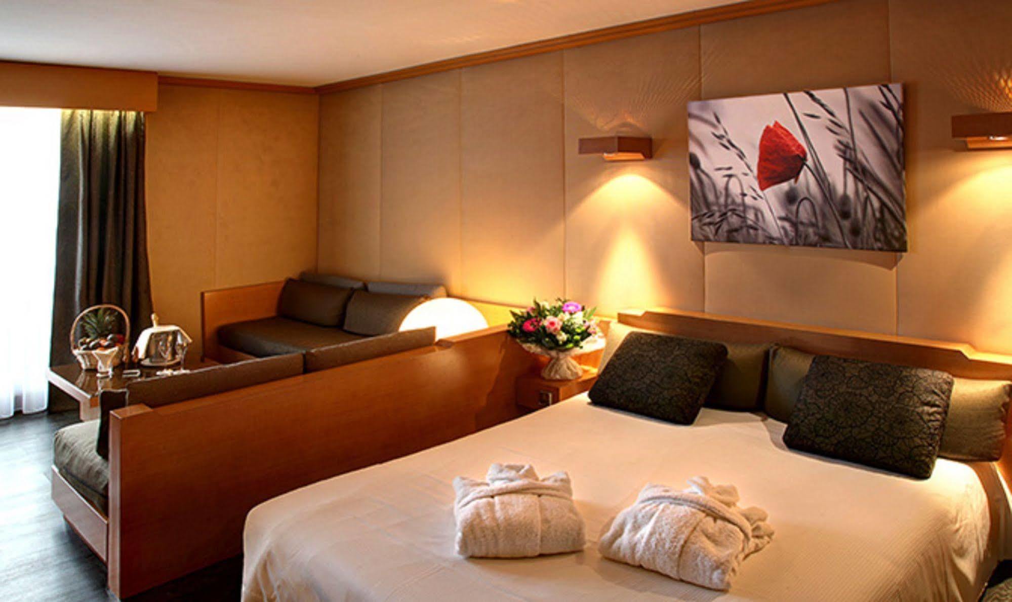 Amiraute Hotel Golf Deauville Touques Ngoại thất bức ảnh