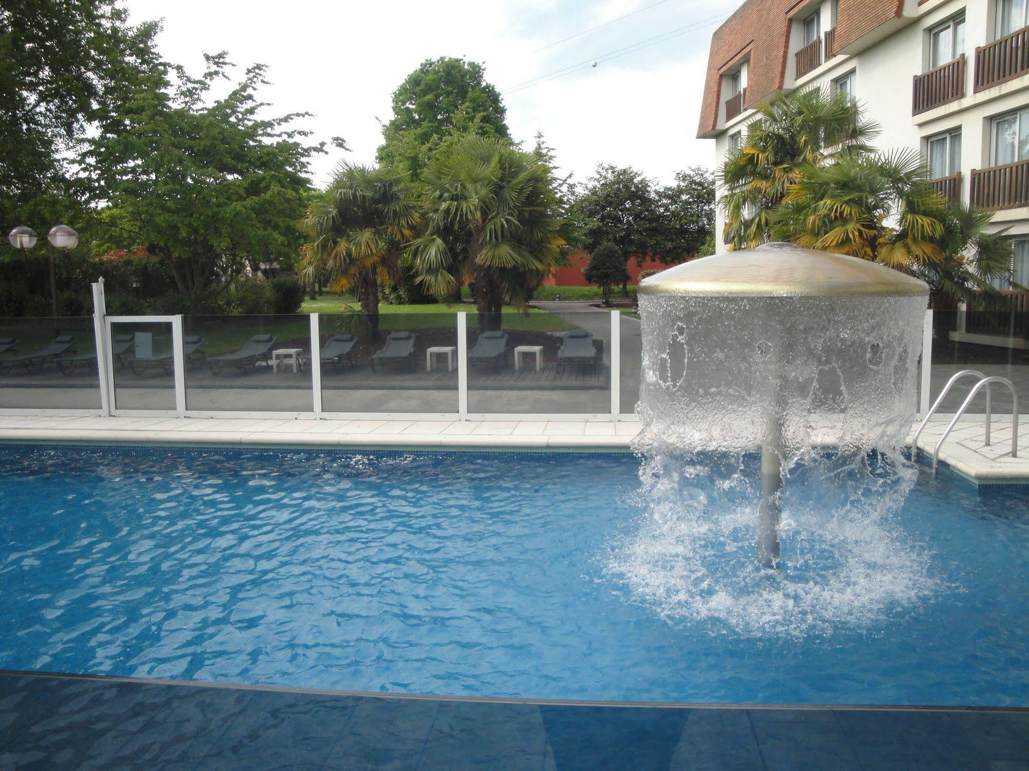Amiraute Hotel Golf Deauville Touques Ngoại thất bức ảnh