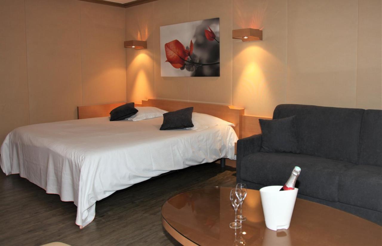 Amiraute Hotel Golf Deauville Touques Ngoại thất bức ảnh