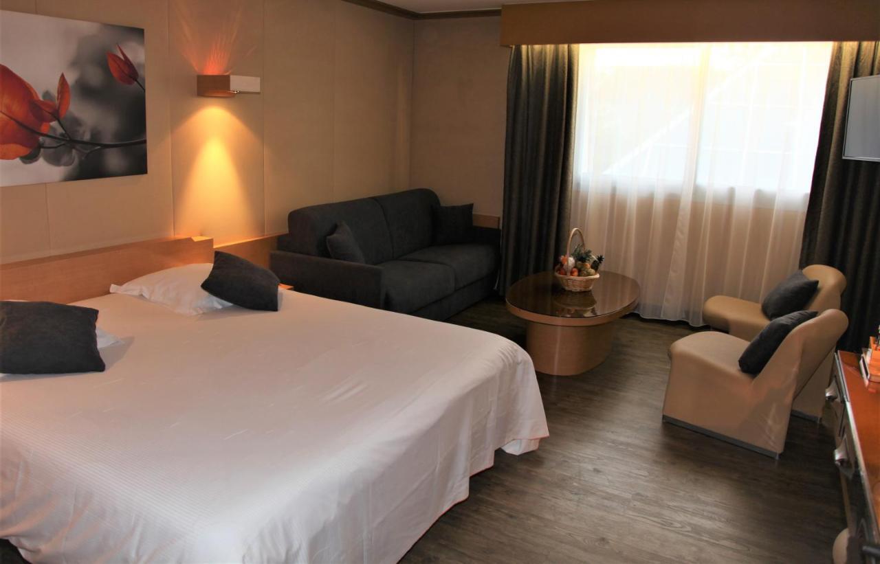 Amiraute Hotel Golf Deauville Touques Ngoại thất bức ảnh